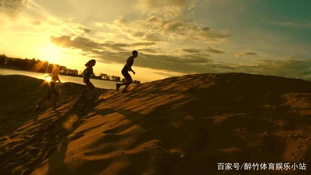[视频]【代表委员履职故事】贺丹：完善失能老人照护体系 激发银发经济活力.